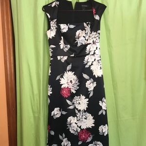 White House Black Market Size 2 Satin Lined Dress